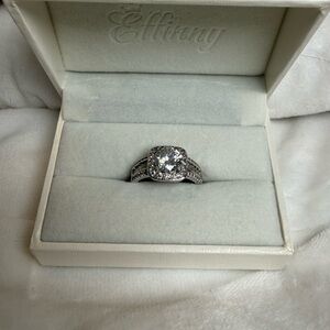 Elegant Silver Ring with Clear Gemstone